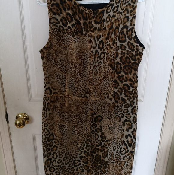 Sleeveless leopard print dress - Picture 2 of 6